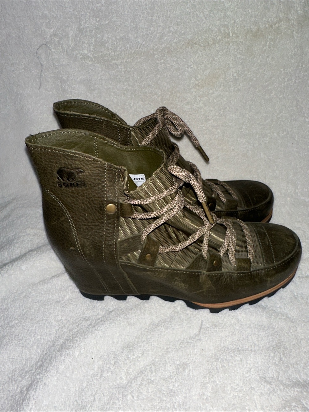 8.5 Like New Womens Sorel Ankle Boots - Olive